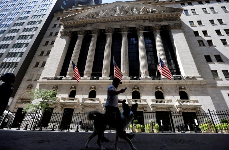  Wall Street up on hopes of Fed backing; FedEx jumps