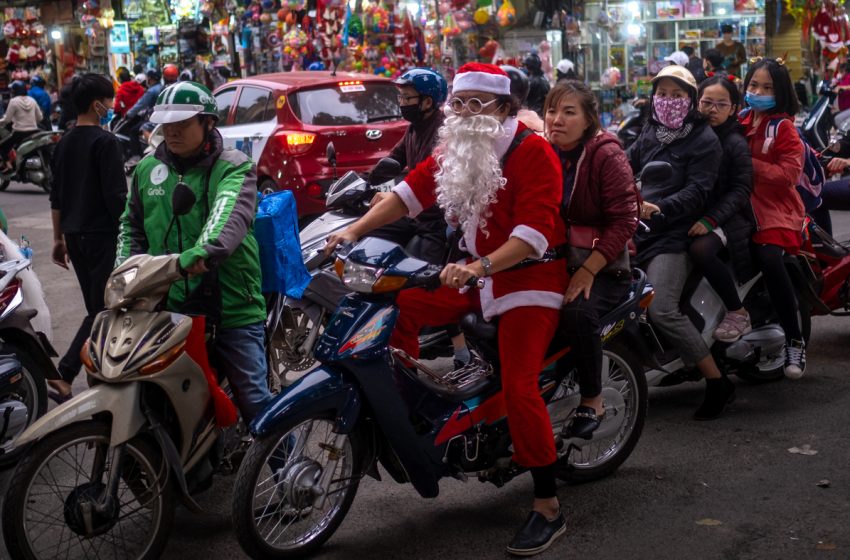  Photos: Christmas Around The World