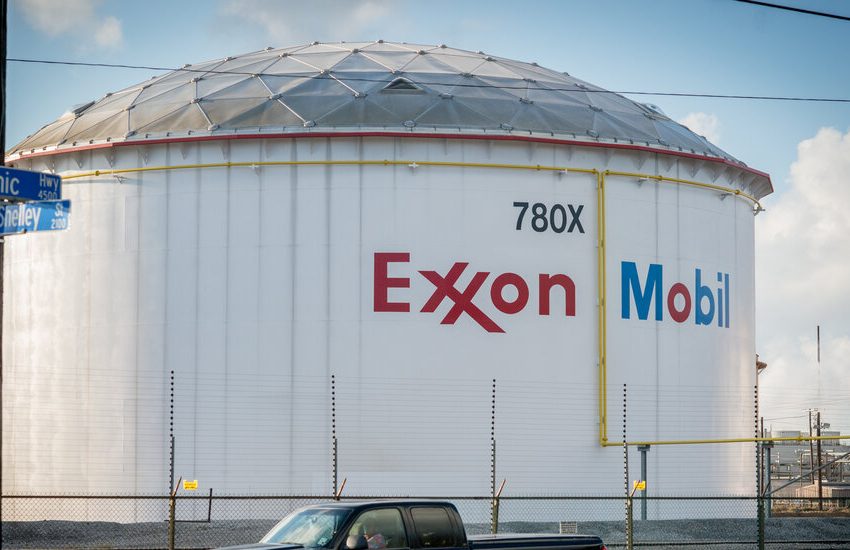  Exxon Mobil cuts billions in capital spending as oil and gas prices remain low.