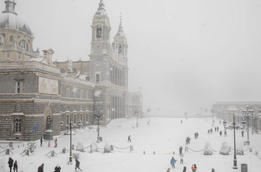  Rare blizzard in Spain leaves 4 dead and brings country to standstill