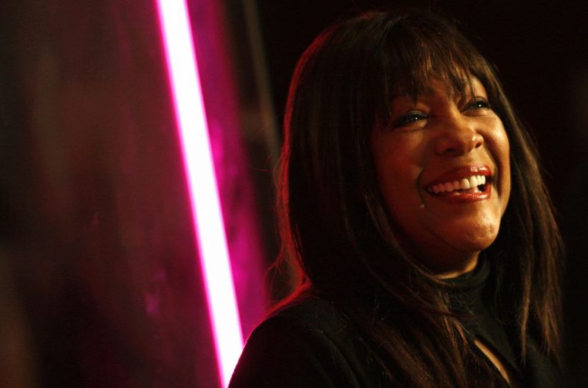  Mary Wilson, Co-Founding Member of The Supremes, Dies at 76