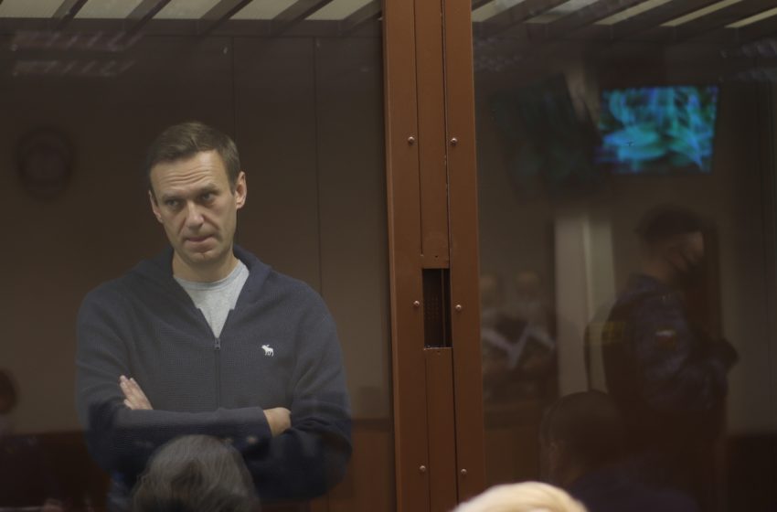  Russia Threatens To Cut Ties With EU If Sanctions Are Imposed Over Jailing Of Navalny