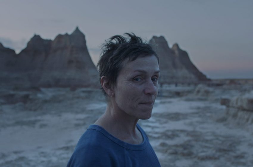  Frances McDormand wows (again) in the earthbound yet expansive ‘Nomadland’