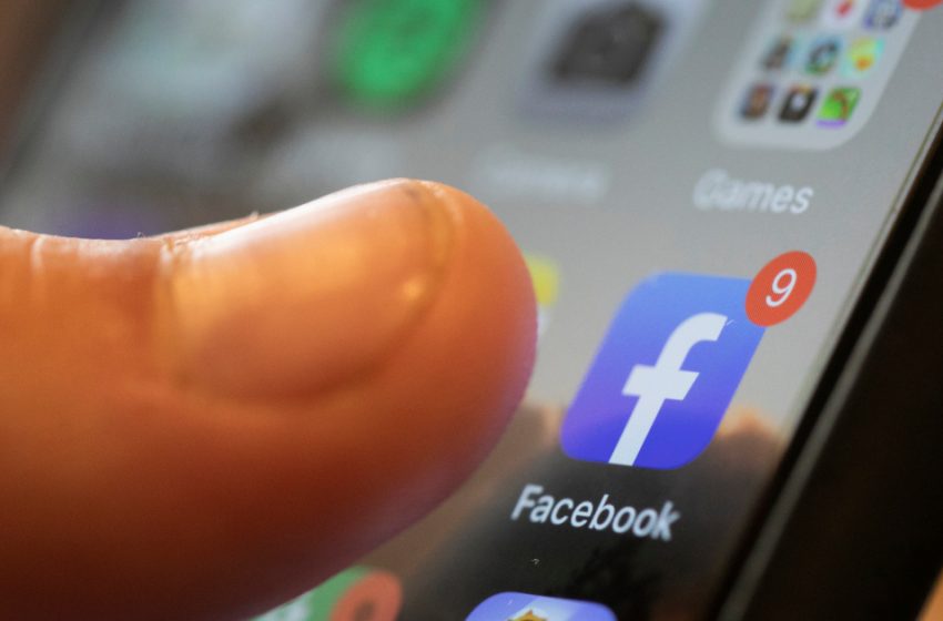  India tightens regulatory grip on social media companies