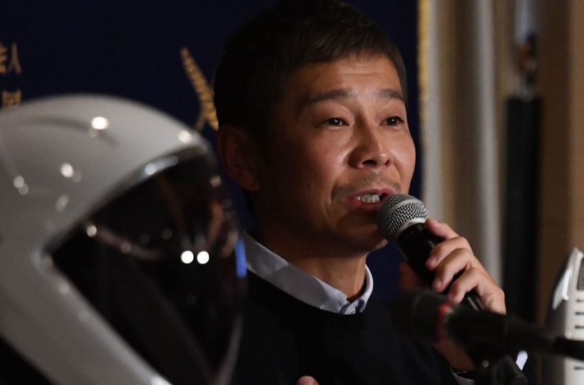  Japanese billionaire seeks 8 volunteers for SpaceX flight around the moon