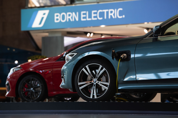  BMW and PG&E team up to prepare the electric grid for millions of EVs