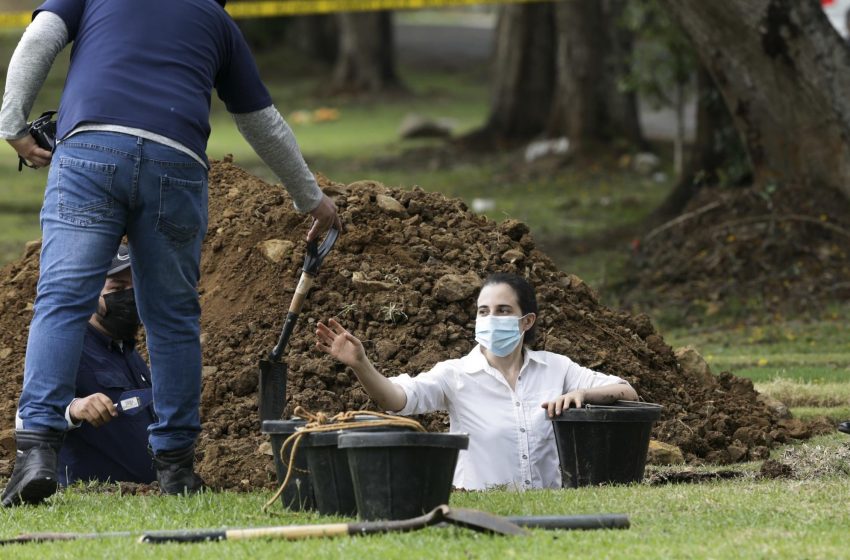  Panama exhumes body looking for victims of 1989 US invasion