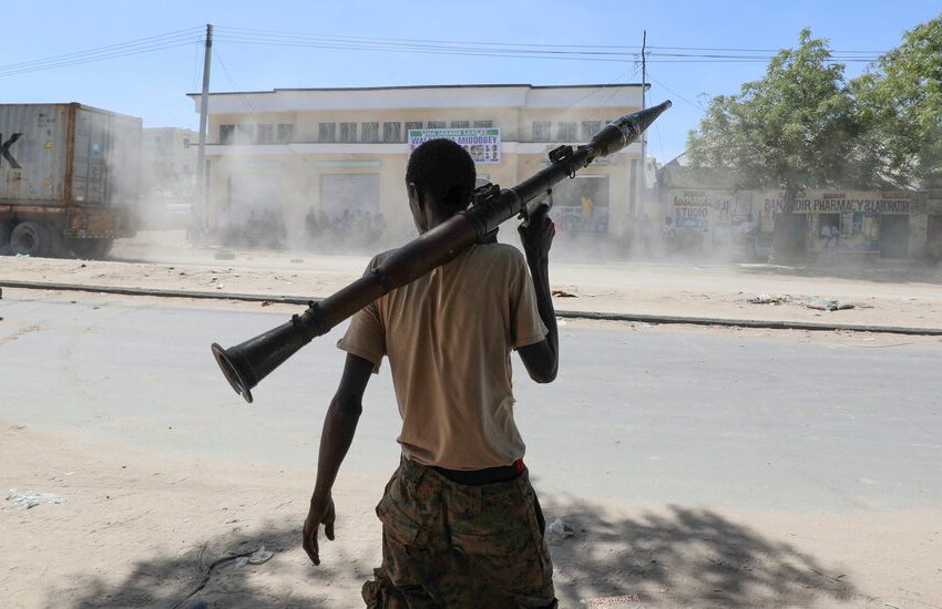  Gunfire Erupts in Mogadishu as Somalia’s Political Feud Turns Violent