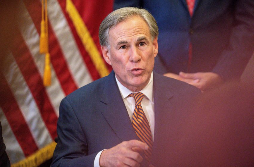  Texas Gov. Abbott vows to build a border wall with Mexico