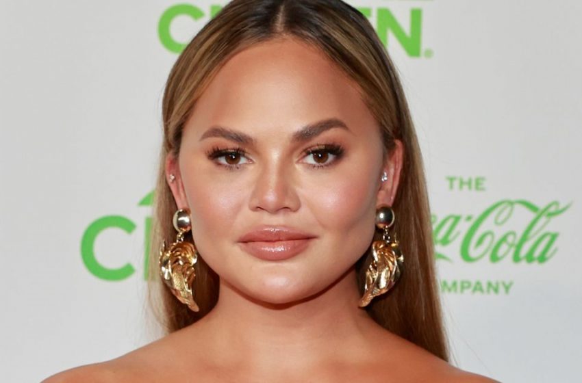  Chrissy Teigen and John Legend Accuse Michael Costello of Faking Those Bullying DMs
