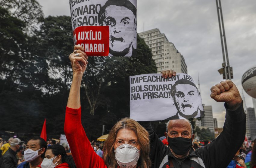  As Brazil Tops 500000 COVID-19 Deaths, Protesters Blame President