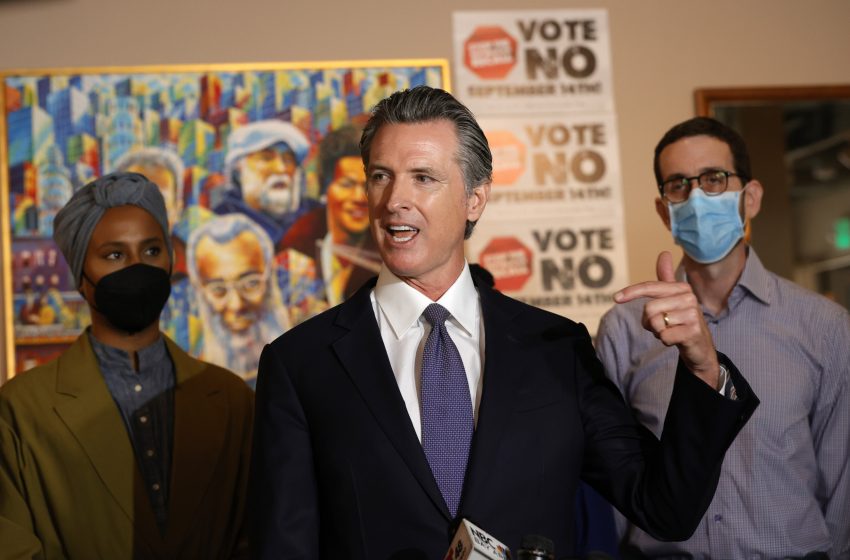  Gavin Newsom Blasts Challenger Larry Elder Ahead of Recall Election: ‘He’s to the Right’ of Trump