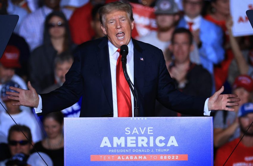  Donald Trump booed at Alabama rally after telling supporters to ‘take the vaccines’