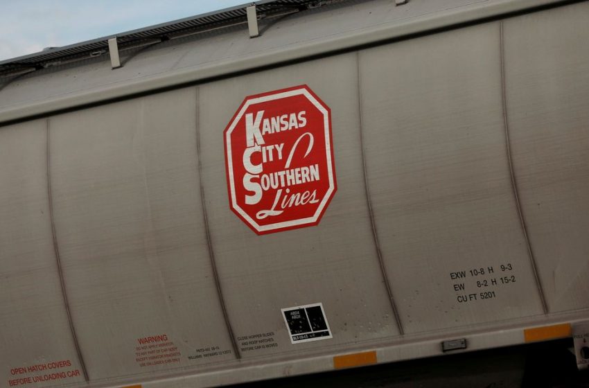  Canadian Pacific Reaches $27 Billion Deal to Buy Kansas City Southern