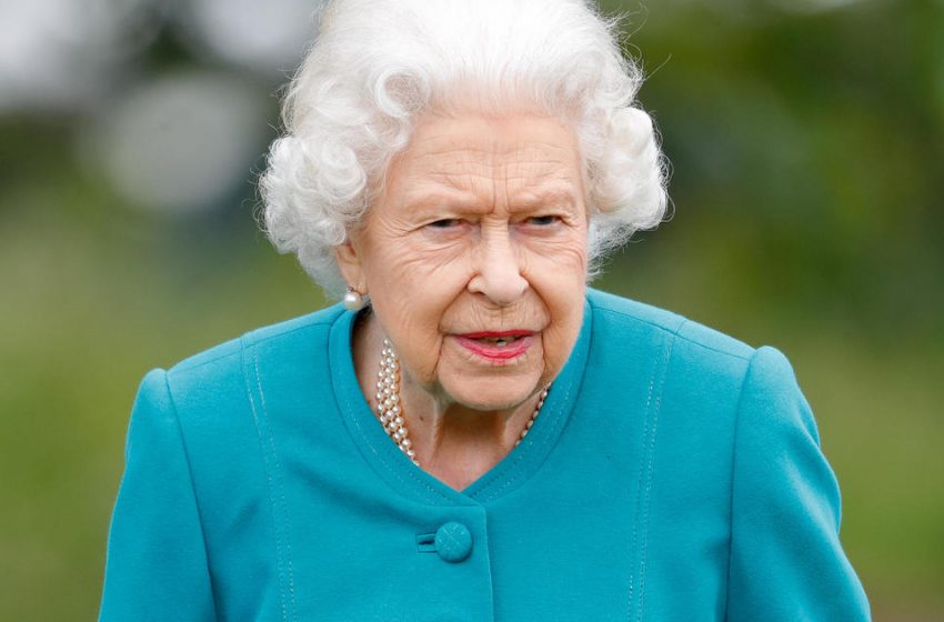  Queen Elizabeth spends night in hospital after canceling Northern Ireland trip