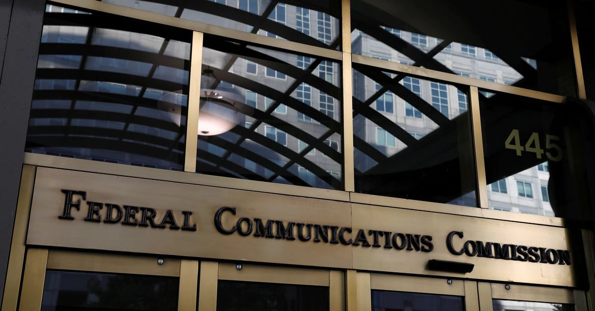  Senators urge FCC to address surveillance threats to US telecom networks