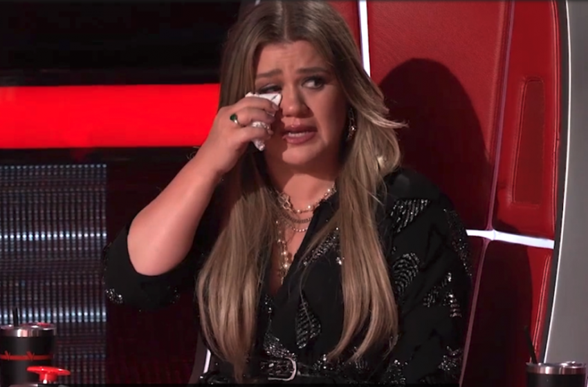  ‘The Voice’ contestant Shadale has fellow single mom Kelly Clarkson ‘shook’ and in tears: ‘I obviously connected to your message’