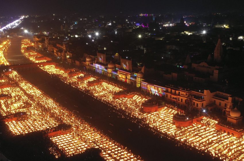  Indians celebrate festival of light amid COVID-19 fears