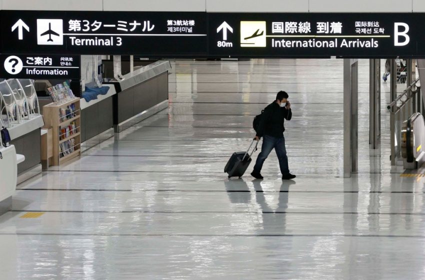  Japan suspends new reservations on all incoming flights