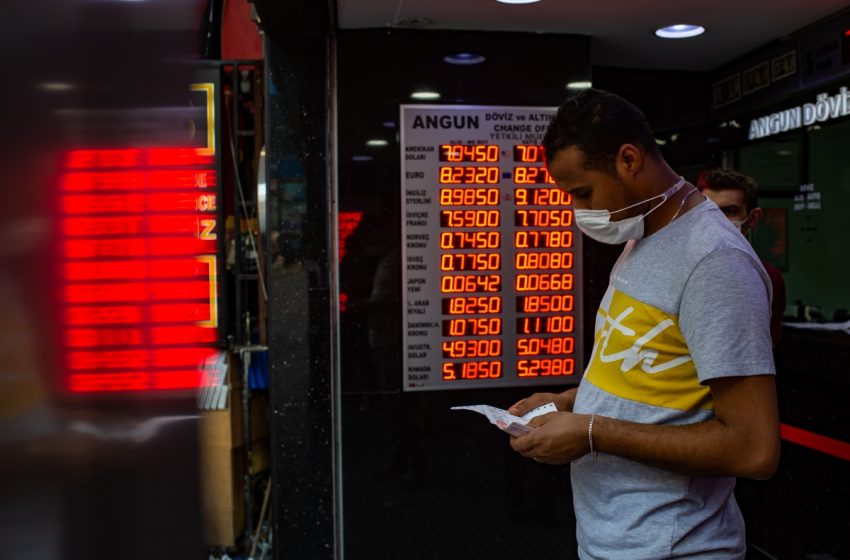  Turkey intervenes in currency markets as lira tumbles to fresh record low