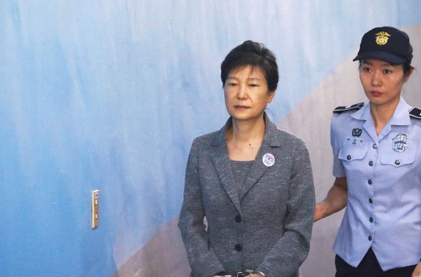  S.Korea’s Moon pardons disgraced Park amid tight presidential race