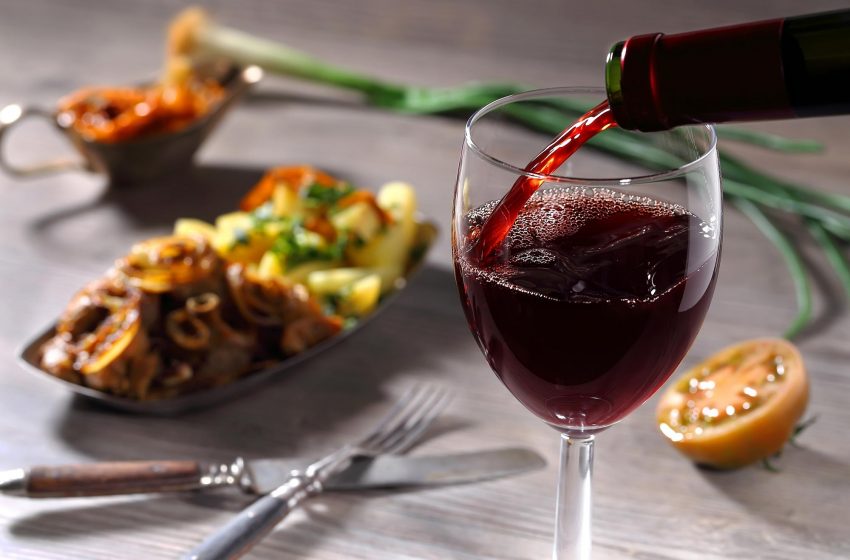  Drinking Wine With Meals Associated With Lower Risk of Type 2 Diabetes