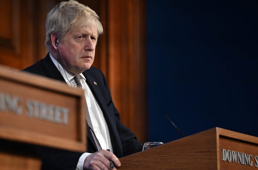  UK PM Johnson and Finance Minister Sunak fined for Covid lockdown breaches
