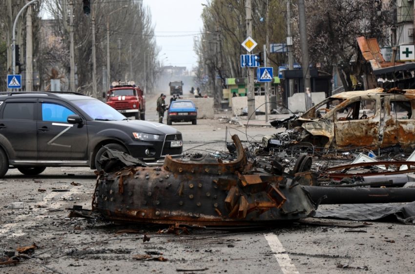  Mariupol’s defences ‘on brink of collapse’, Ukraine official says