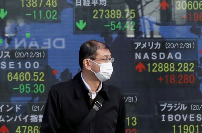  Tech earnings buoy stocks as yen slips to 20-year low