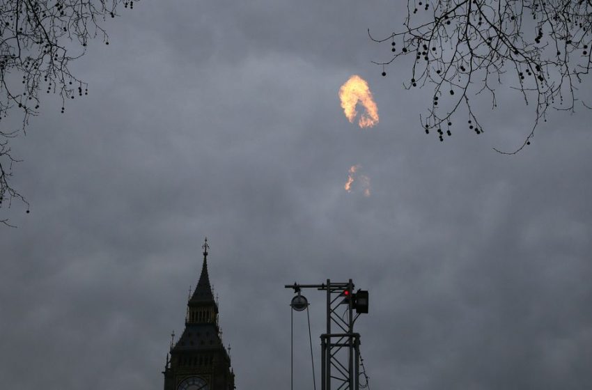  Ban on gas fracking in England lifted in push for energy independence