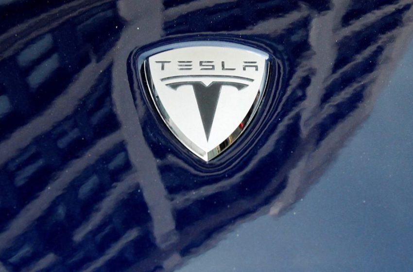  Tesla flags its cars not ready to be approved as fully self-driving this year