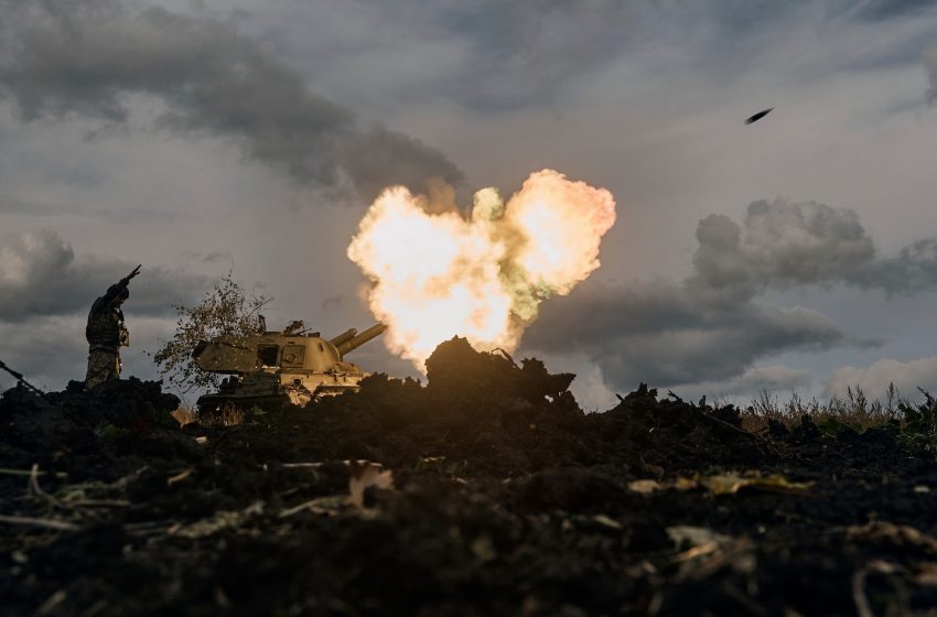  Ukrainian forces advance against Russian fighters in Kherson and Bakhmut