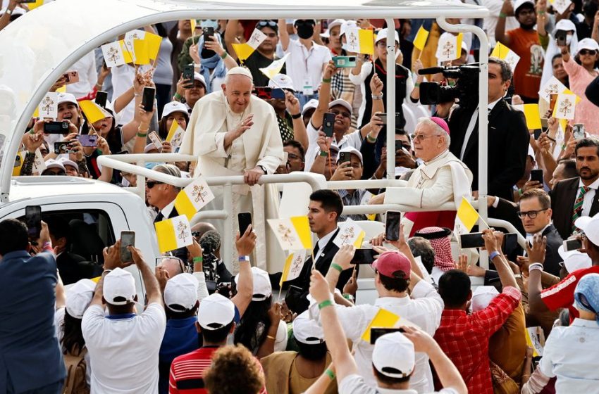  Pope Francis thrills small Gulf Catholic community with big Mass