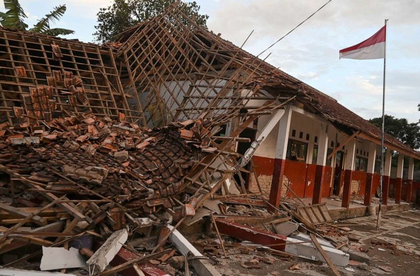  Death toll jumps to 268 from earthquake in Java, Indonesia