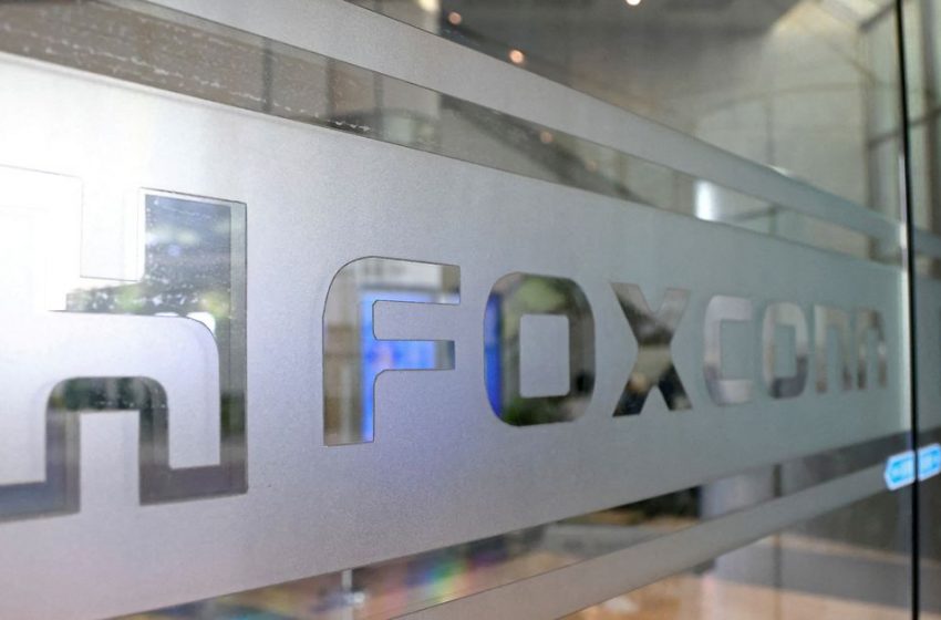  Foxconn apologises for pay-related error at China iPhone plant after worker unrest