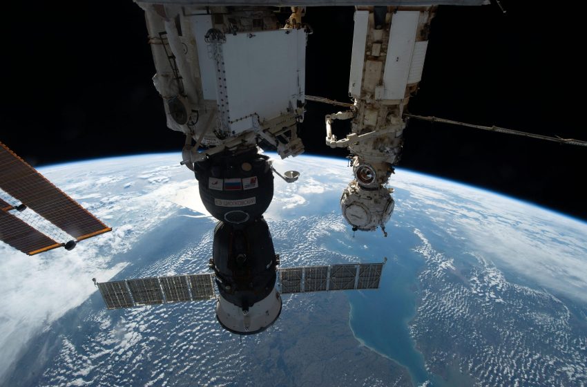  Thruster Test on Leaking Soyuz Spacecraft at Space Station – U.S. Spacewalk Postponed