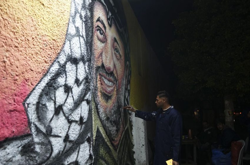  Huge crowds of Palestinians mark Fatah anniversary in Gaza