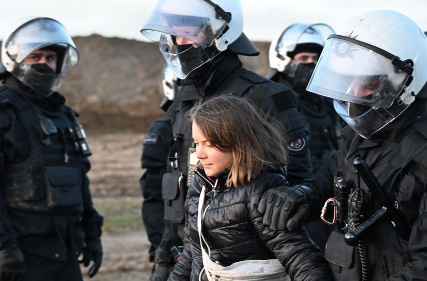  Greta Thunberg detained by police at German coal protest