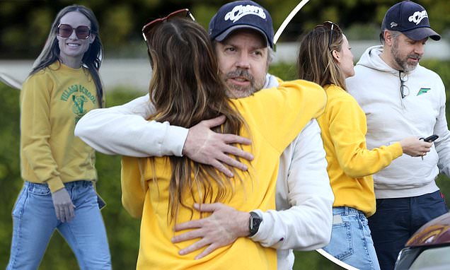  Olivia Wilde and Jason Sudeikis are BACK on good terms after ugly custody battle as they hug it out