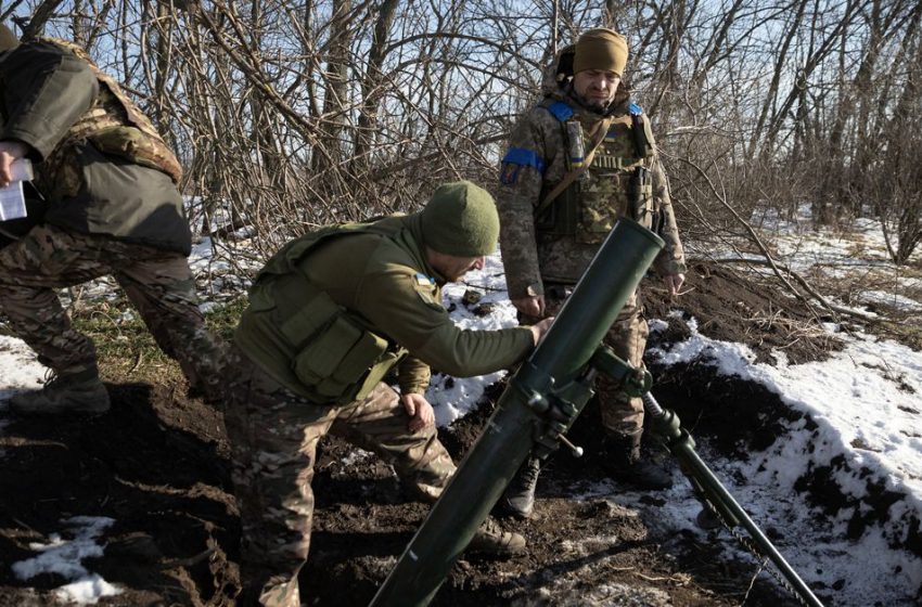  Ukraine holds defence as battles rage in Donetsk region, top commander says