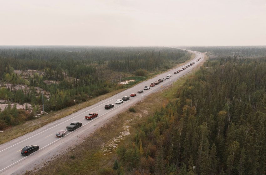  Yellowknife evacuation ordered as Canada wildfires near city