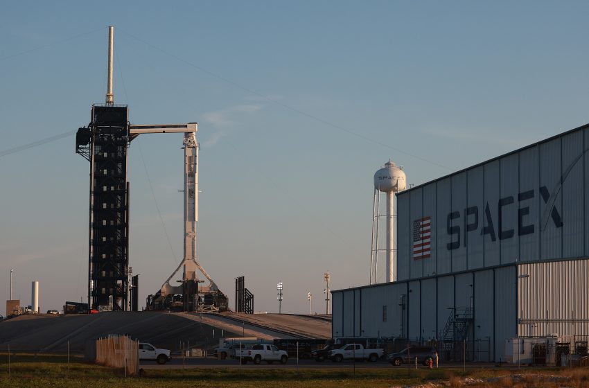  Feds accuse SpaceX of discrimination against asylum-seekers and refugees
