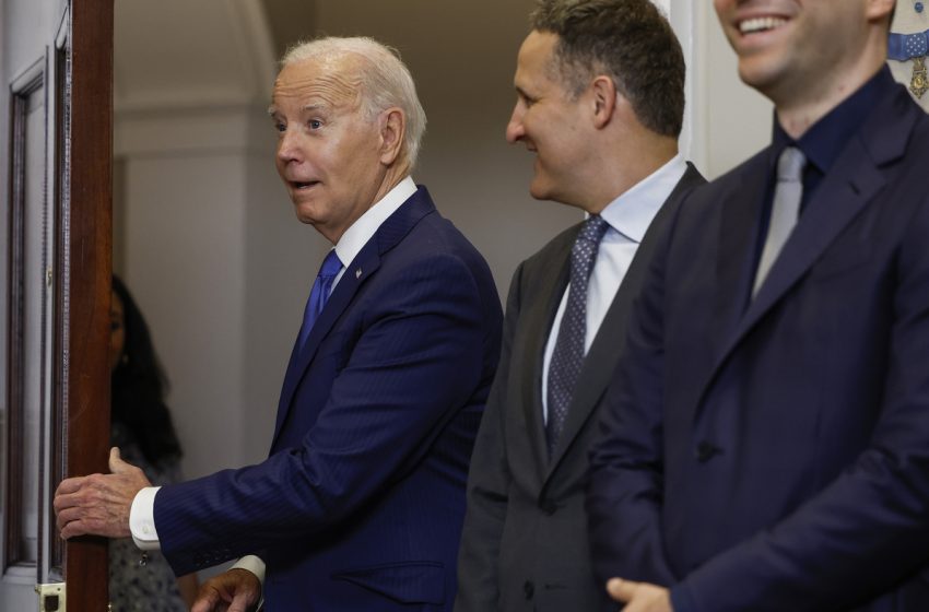  Biden plans to step up government oversight of AI with new ‘pressure tests’