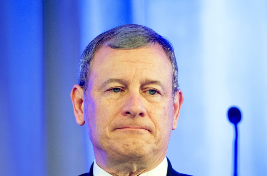  John Roberts weighs in on AI, ignores looming Trump cases