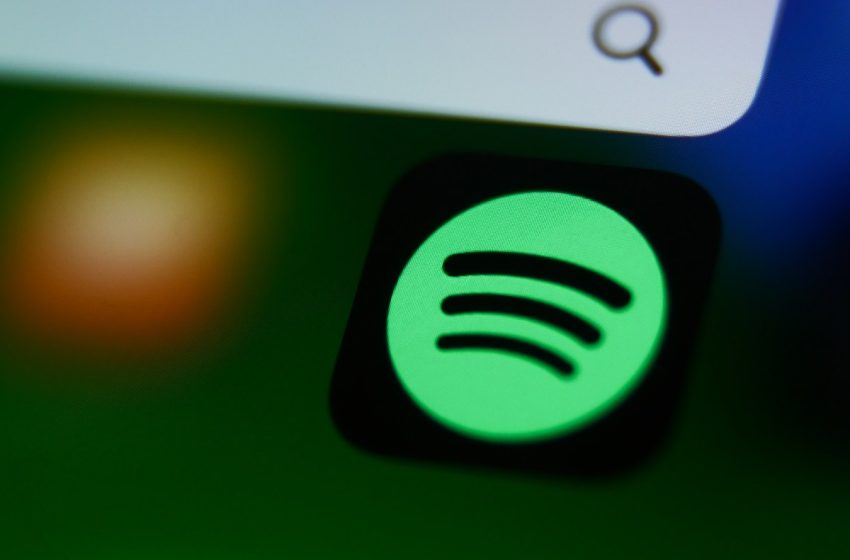  Spotify calls Apple’s DMA compliance plan ‘extortion”complete and total farce’