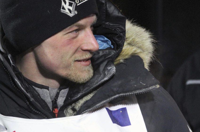  5-time Iditarod champ Dallas Seavey kills and guts moose after it injured his dog: “It was ugly”