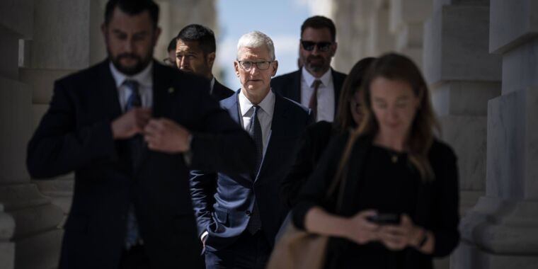  US sues Apple, alleging it illegally monopolized the smartphone market