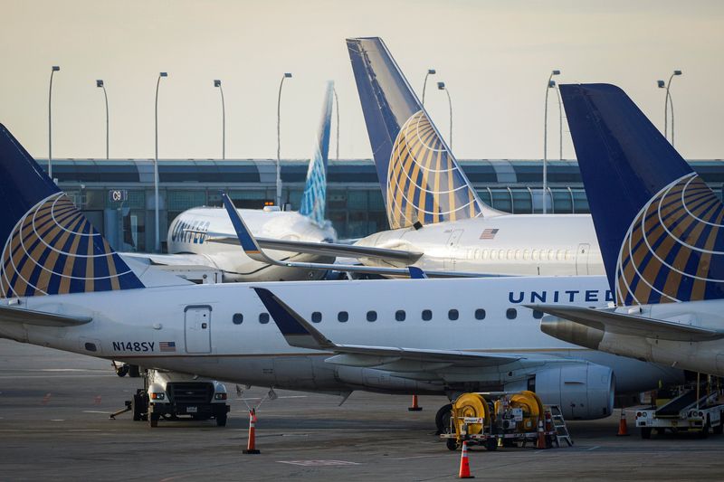  US FAA weighs curbing new routes for United after safety incidents, Bloomberg reports