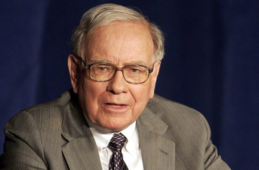  Warren Buffett rings the alarm on AI, comparing it to the atomic bomb and warning it will supercharge fraud